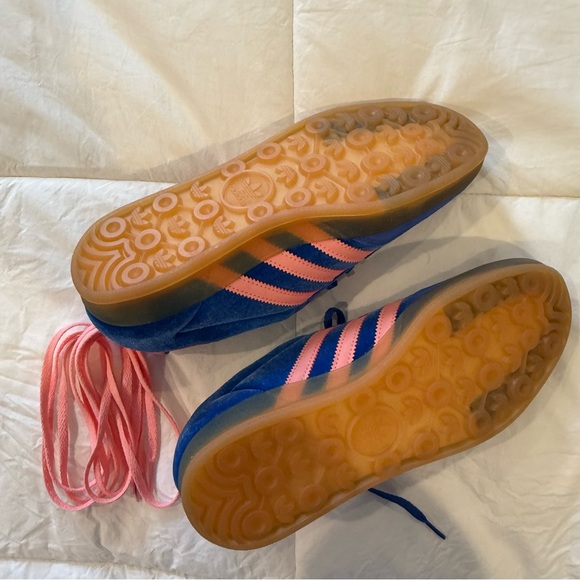 adidas Originals Gazelle in blue, semi pink and gum - Picture 2 of 6